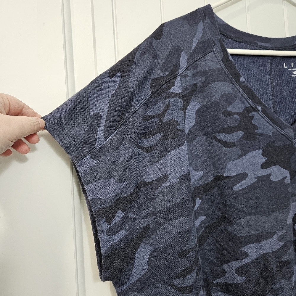 LIVI V-neck Pullover Short Sleeve Sweatshirt Navy Camo Plus Size 18/20 - Picture 3 of 7
